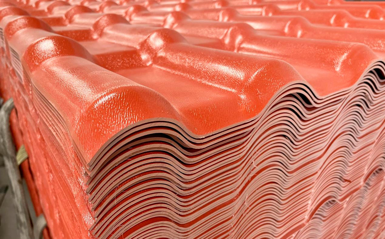 購買合成樹脂瓦時，選擇經(jīng)營模式為廠家直供，有什么巨大的優(yōu)勢呢