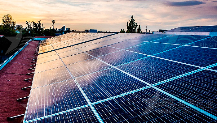 光伏屋面瓦自清潔性能強(qiáng)，防水功能優(yōu)異，簡(jiǎn)直是一舉多得！