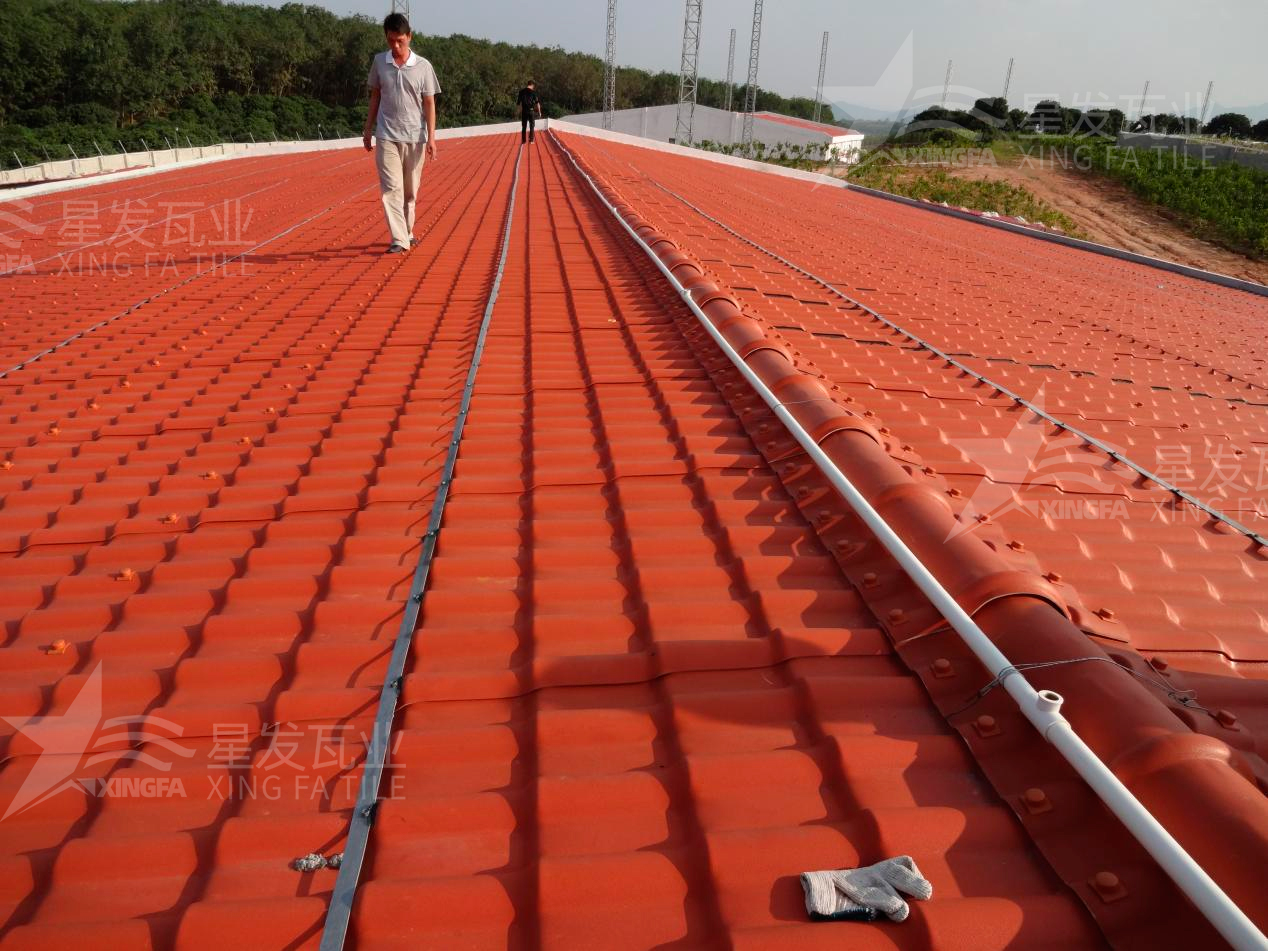 老舊房屋改造，準(zhǔn)備安裝樹脂瓦時(shí)，發(fā)現(xiàn)漏水，到底怎么解決呢？