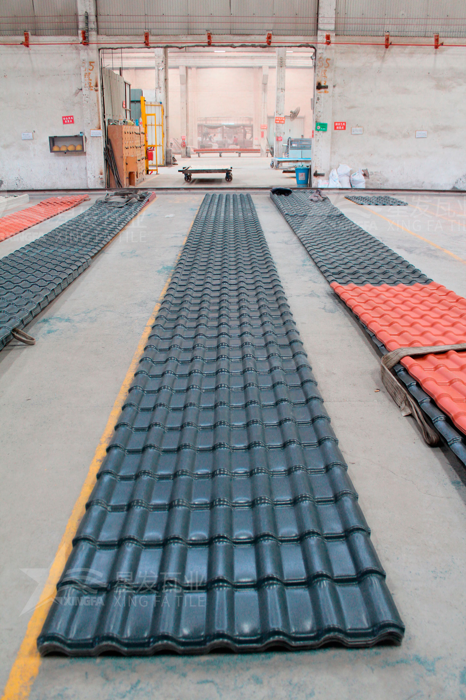 樹(shù)脂瓦白底和灰底哪個(gè)好？白底和灰底在質(zhì)量、價(jià)格上有啥區(qū)別？