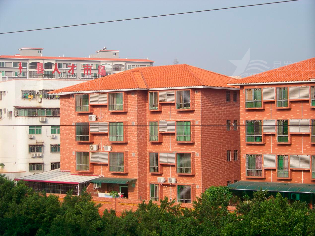 合成樹脂瓦要定期翻新維護(hù)嗎？逐漸取代彩鋼瓦，應(yīng)用越來越廣泛！