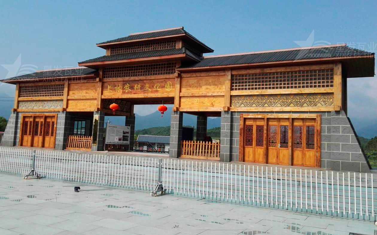 合成樹脂瓦為旅游景點(diǎn)增添了色彩與生機(jī)，集美觀與實(shí)用于一身！