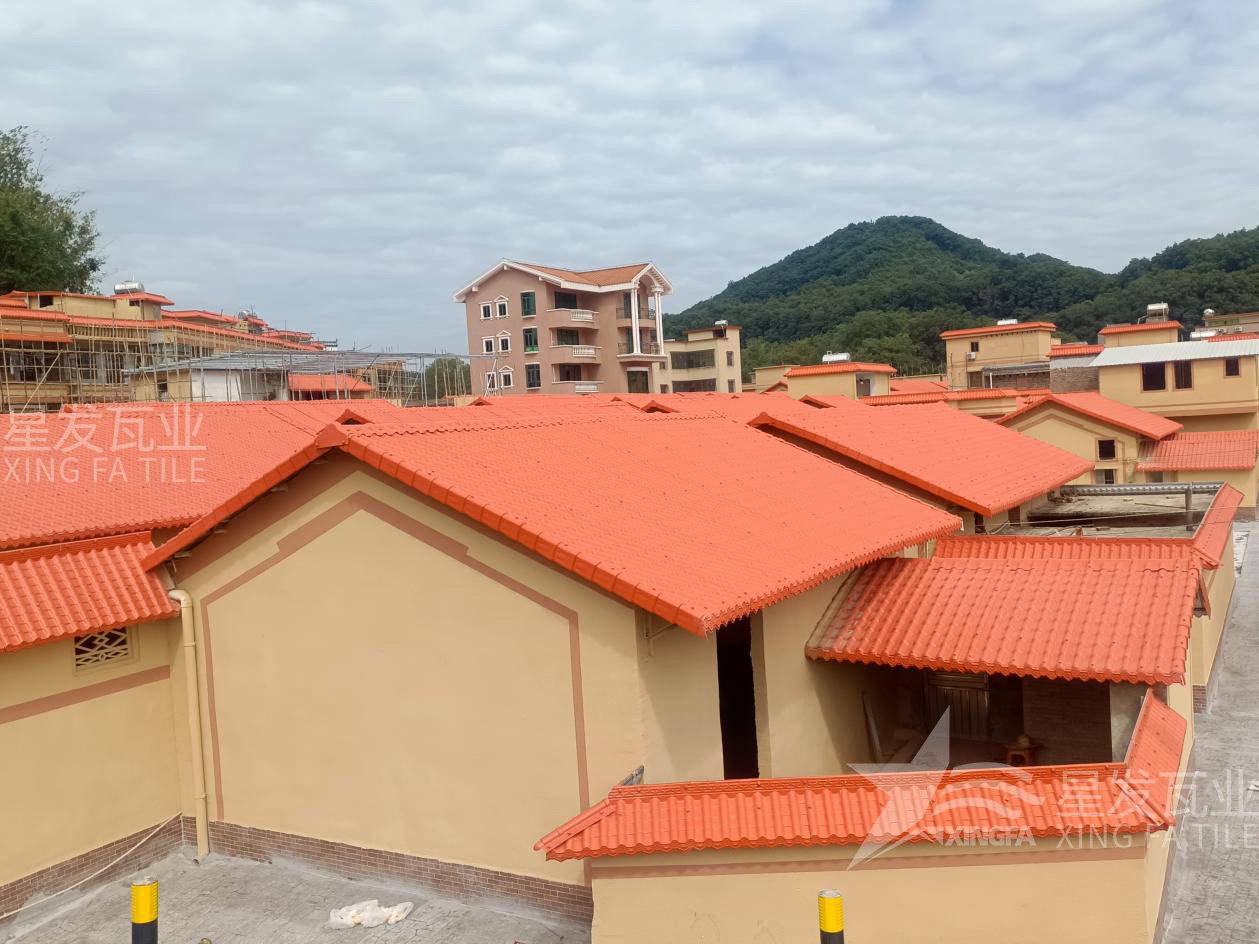從傳統(tǒng)瓦片升級(jí)到合成樹脂瓦，讓農(nóng)村房屋煥發(fā)新生！