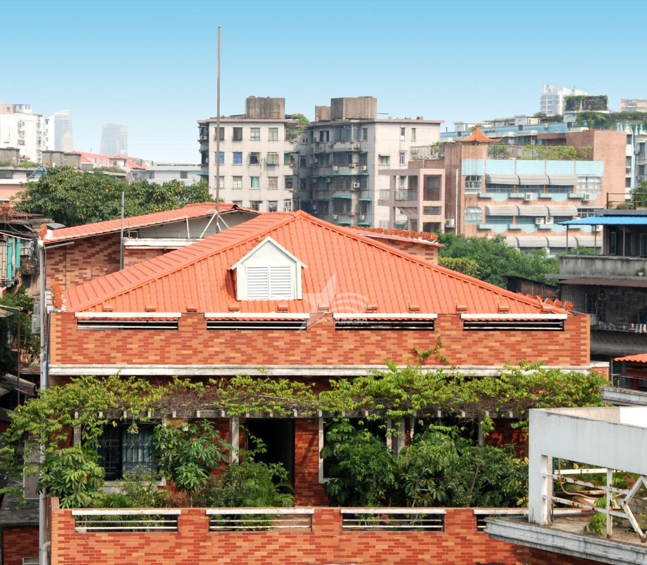 新農(nóng)村建房：琉璃瓦與合成樹(shù)脂瓦對(duì)比，何者更適合？